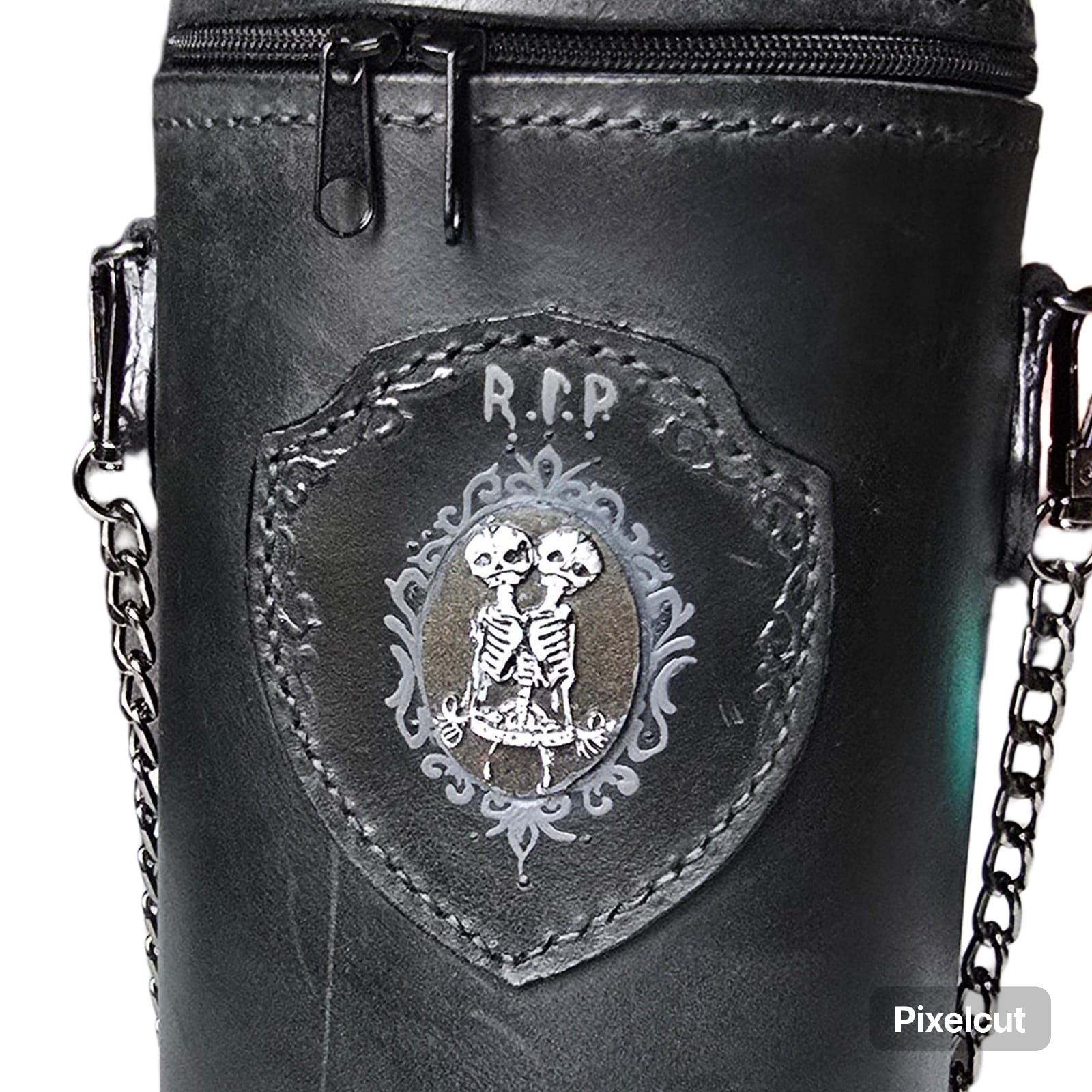 Handgefertigte Ledertasche Urnenform